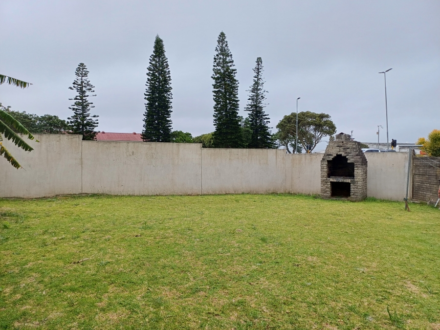 To Let 3 Bedroom Property for Rent in Sunnyridge Eastern Cape